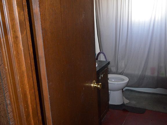 5th image of 614 Cypress St