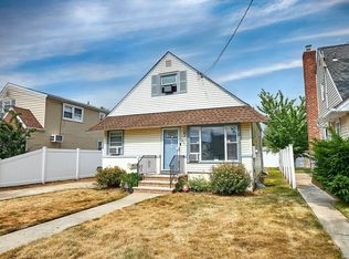 201 Raff Ave, Elmont, NY 11003