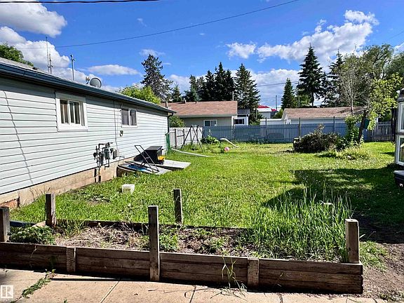 4th image of 4824 53rd St