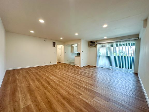 2nd image of 2255 Montrose Ave #3