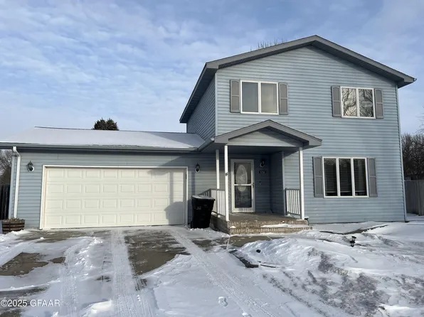 5156 Ella Cir, Grand Forks, ND 58203
