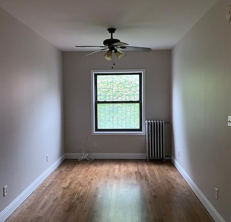 1st image of 306 Saint James Pl APT 4R
