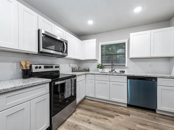709 E Gulf St, Baytown, TX 77520