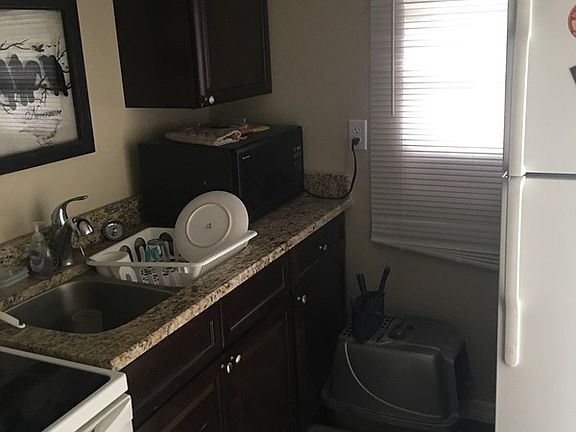 2nd image of 828 W Kaley Ave #A