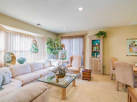 3rd image of 17 Woodcreek Ct