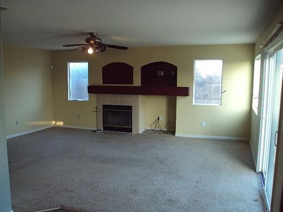 3rd image of 616 Nightingale Way