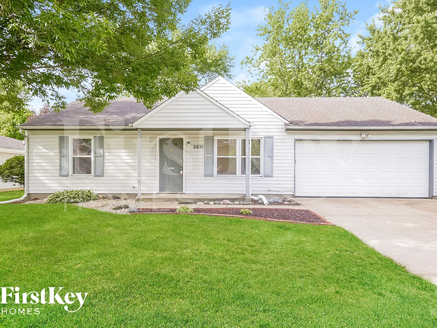 3 bed, 1.5 bath, 1600 sqft, $2,080 — Photo 1