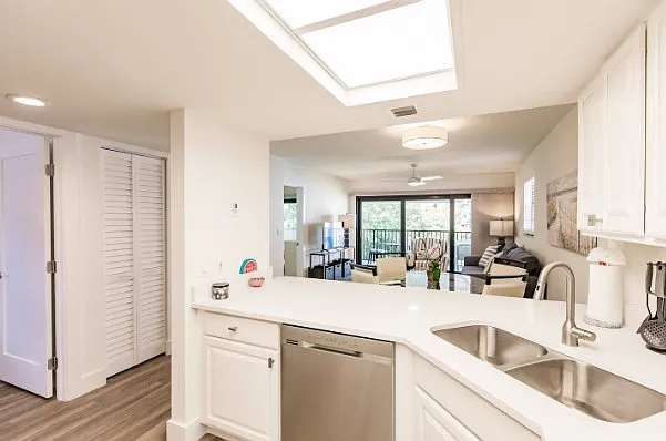 2 bed, 864 sqft, $11,400 — Photo 4