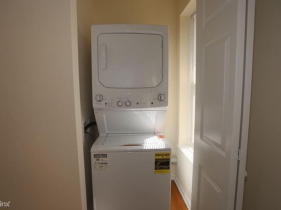 3rd image of 6209 N Ravenswood Ave #3