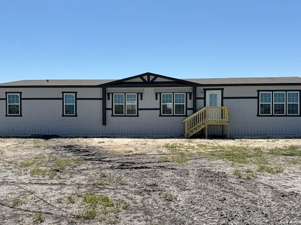 438 county road 679, Natalia, TX 78059