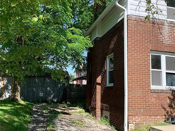 3rd image of 1458 Huguelet St