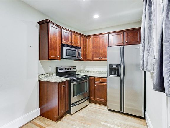 4th image of 2814 Kensington Ave #U10