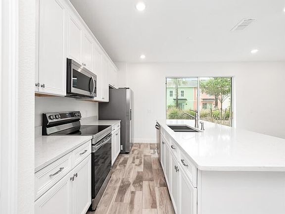 4th image of 8209 Surf St #8209