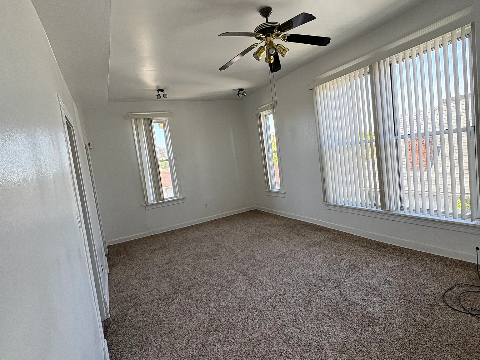 4 bed, 1400 sqft, $1,900 — Photo 2