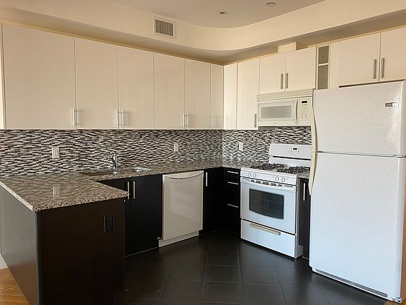 3rd image of 1672 E 22nd St APT 6B