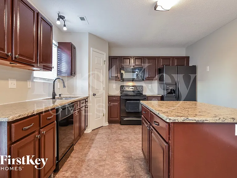 5004 Emberly Dr — Photo 6