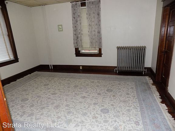 3rd image of 715-717 Oak Hill Ave #1N