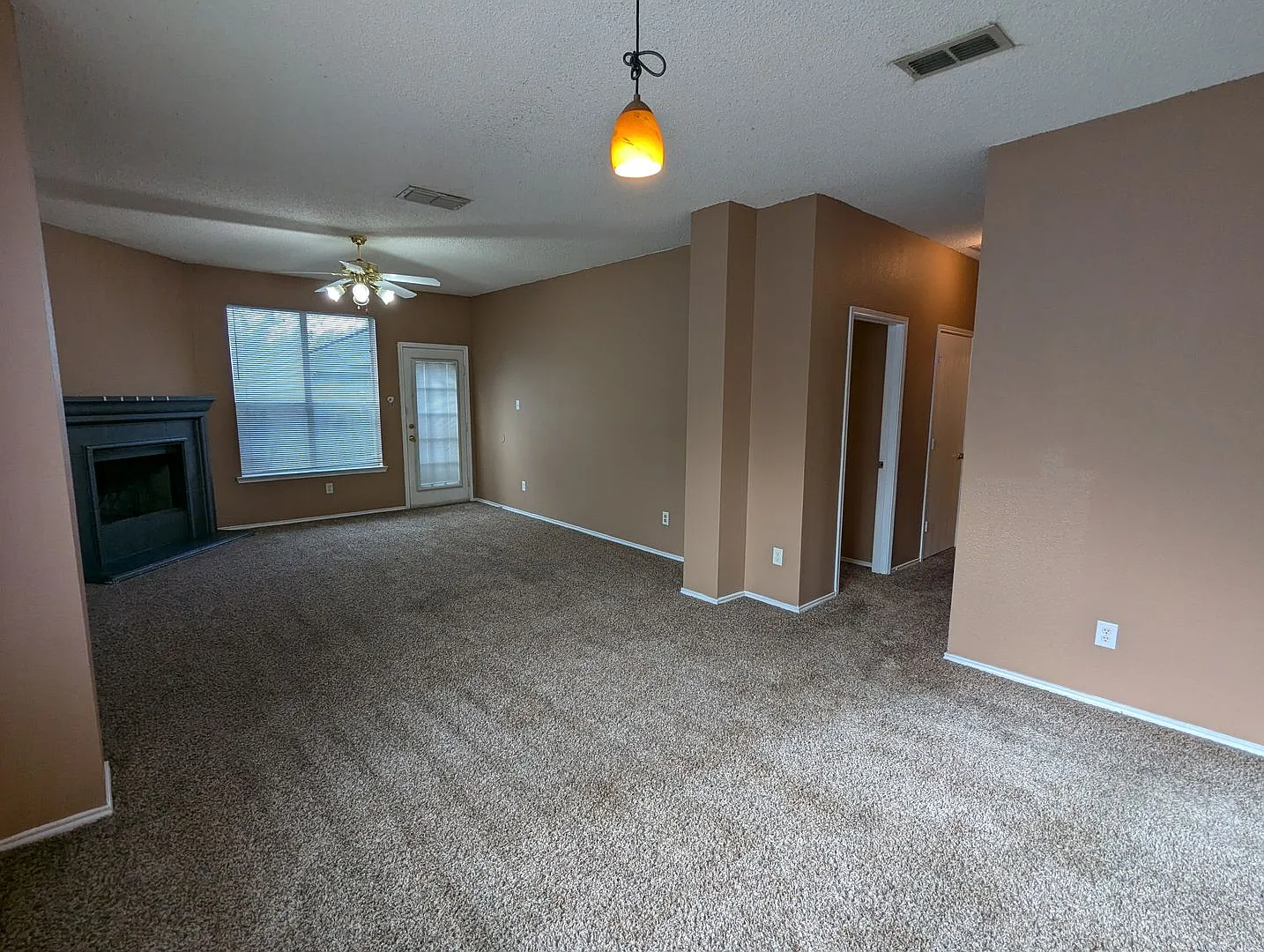 3 Bedroom Home in West Fort Worth — Photo 4
