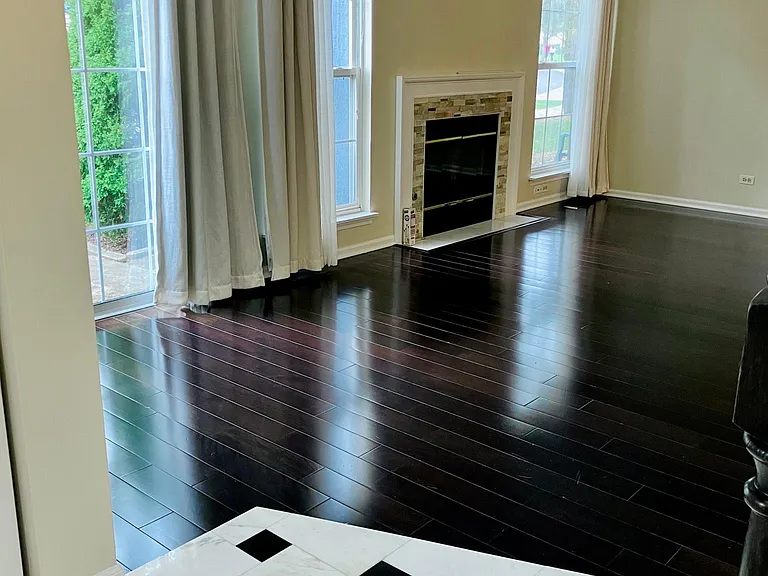 Marble floor entrance/foyer