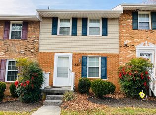 323 New Kent Rd, Blacksburg, VA 24060