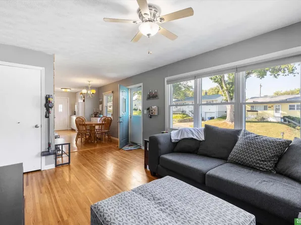 709 W 32nd Ave, Bellevue, NE 68005