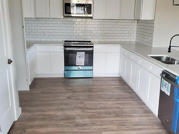 3rd image of 808 Fitzhugh St