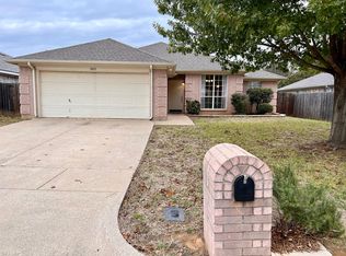 2805 Yorkfield Ct, Arlington, TX 76001