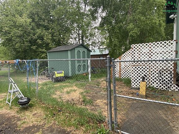 4th image of 2303 Barnette St