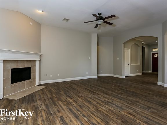 5th image of 18414 Bluffview Dr