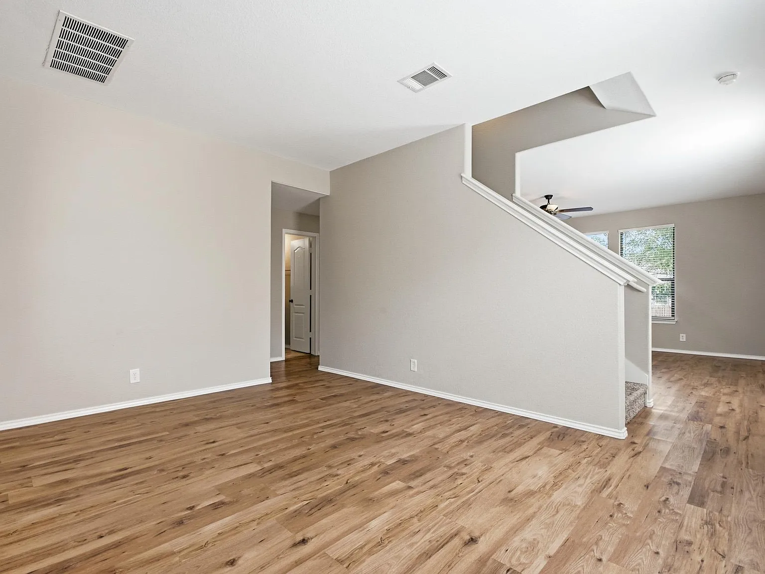 3 bed, 2.5 bath, 2257 sqft, $1,950 — Photo 3