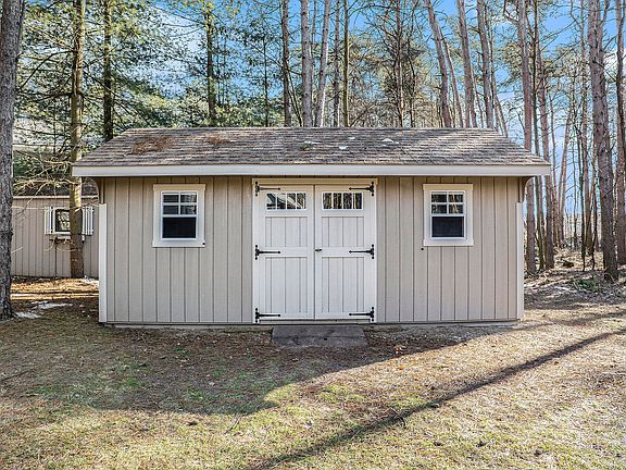 5th image of 622 Cedar Pines Dr NE