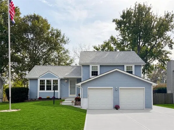 8421 NW 68th St, Parkville, MO 64152