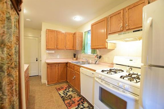 5th image of 22 Cedar St