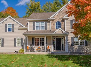 4 Rosebud Ct, Rensselaer, NY 12144