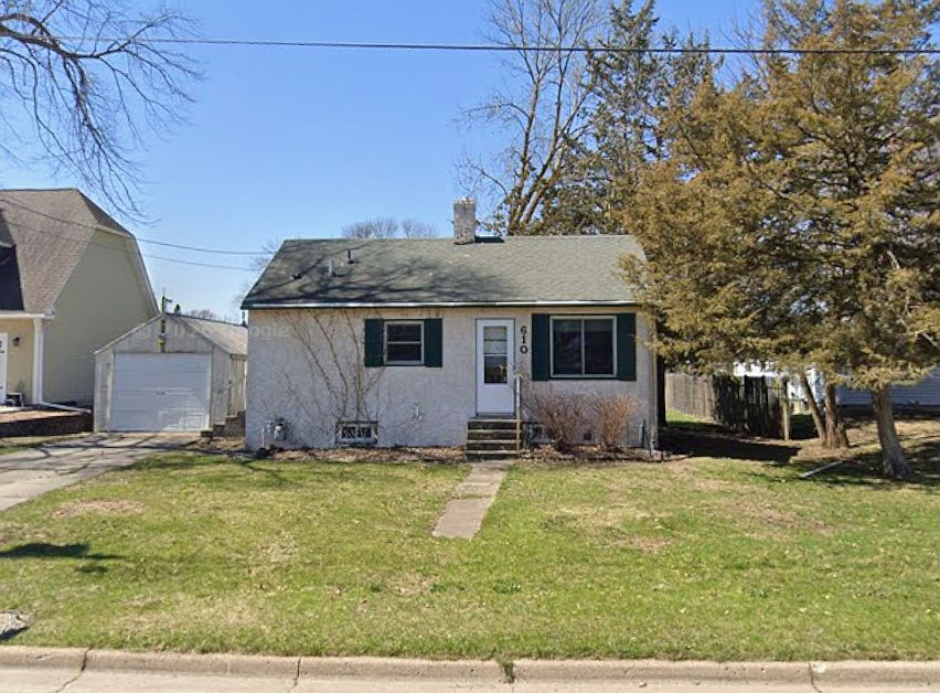 1st image of 610 5th St NE