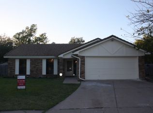 2901 Allen Ct, Arlington, TX 76014