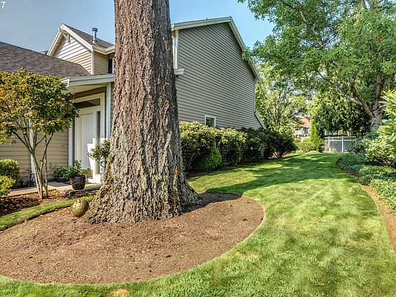 3rd image of 10808 SE 18th Cir