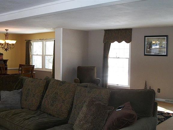 4th image of 56 Hillview Dr