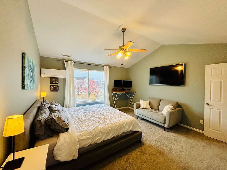 1590 Wynview Ln — Photo 3