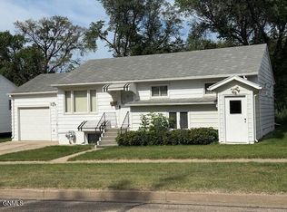 818 N 19th St, Bismarck, ND 58501