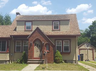 18 Fairweather Ave, Cranston, RI 02910