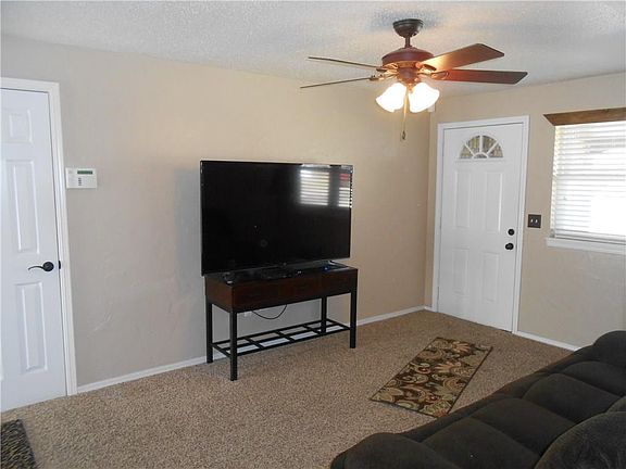 4th image of 704 NW 16th St