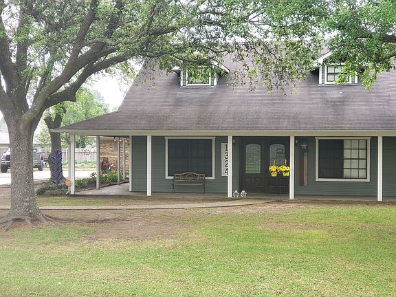 3rd image of 1324 Camellia St