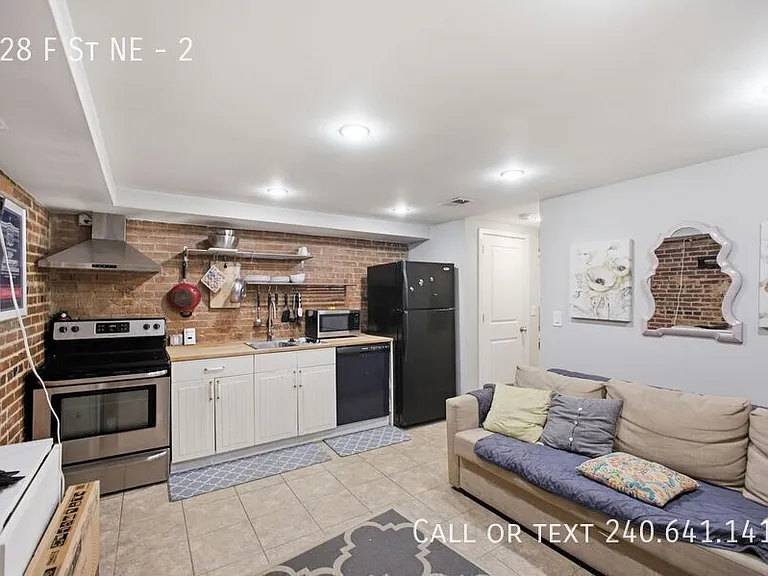 228 F St NE #2 — Photo 6