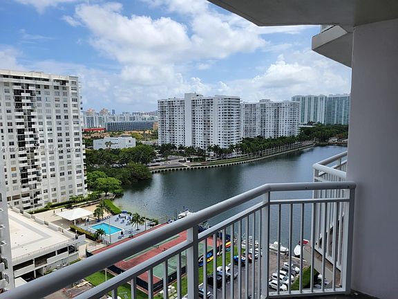 2nd image of 18051 Biscayne Blvd APT 1601