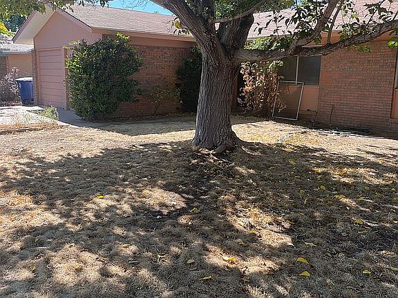 3rd image of 825 La Charles Dr NE