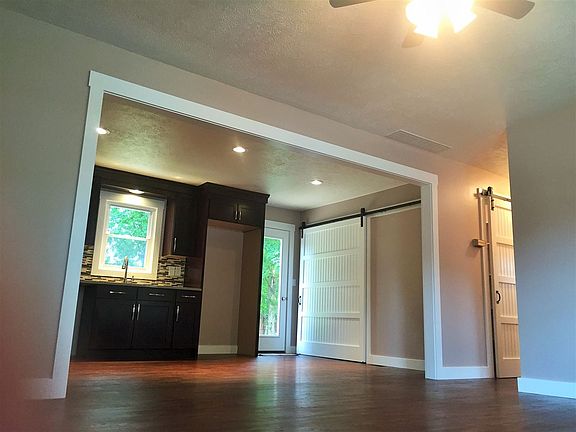 4th image of 1054 Dutchman Ln
