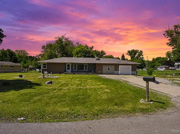 220 Meadow Ln, Jackson, MI 49203