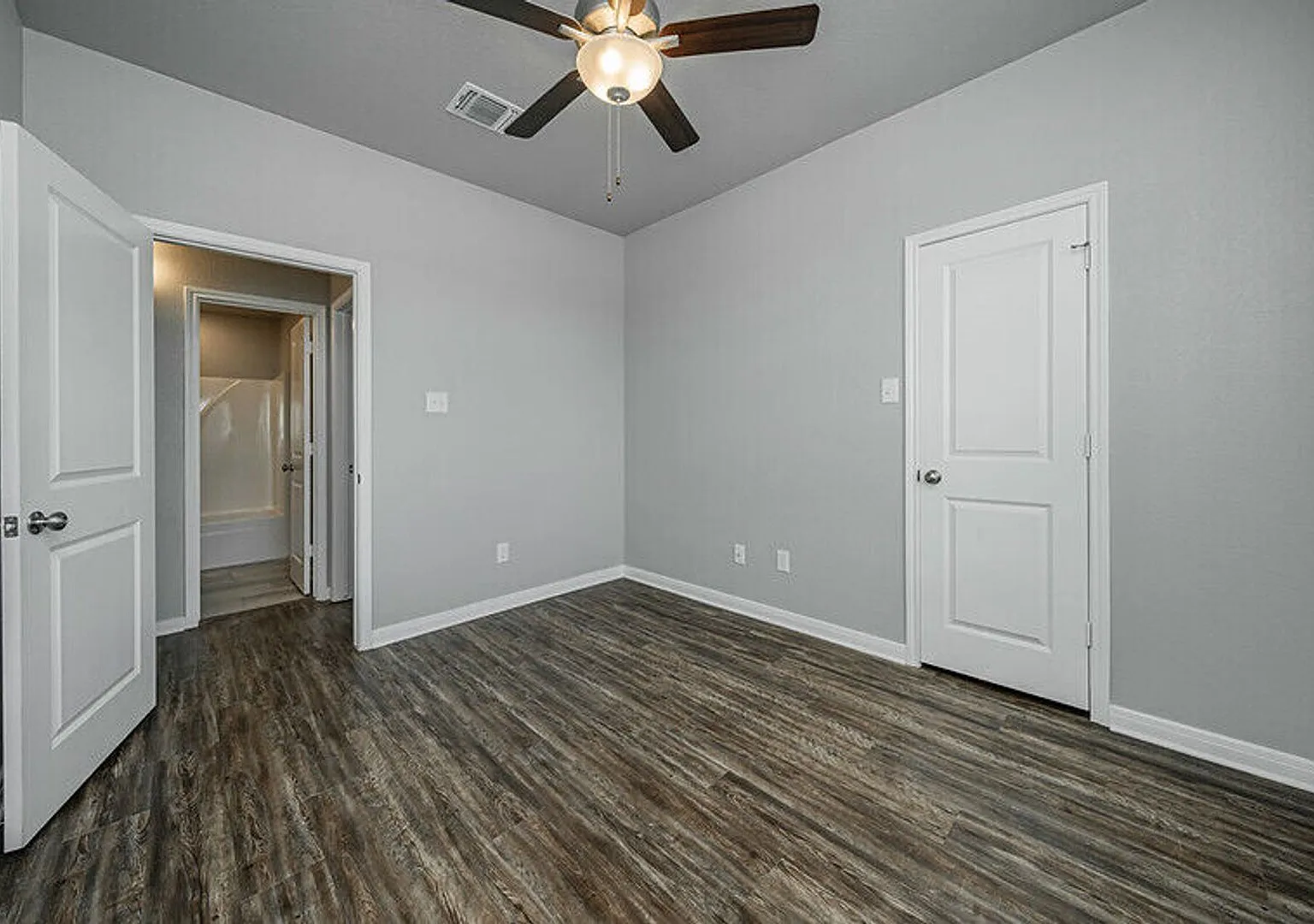 Spacious Single-Family Home Available Now! — Photo 4