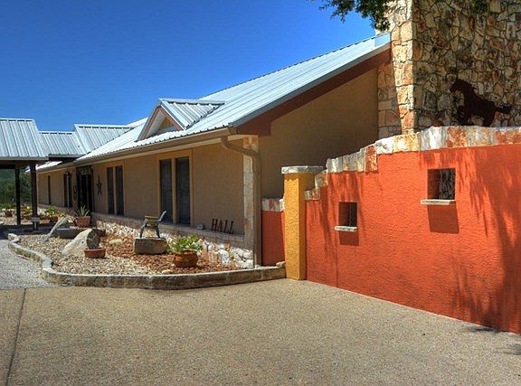 4th image of 490 Kerrville Country Dr